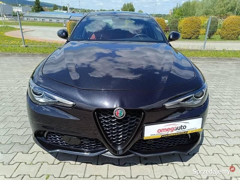 Czarny Używany 2022 Alfa Romeo Giulia Sedan/Limuzyna | 138 000 zł (Uczciwa cena) - Obraz 1/4