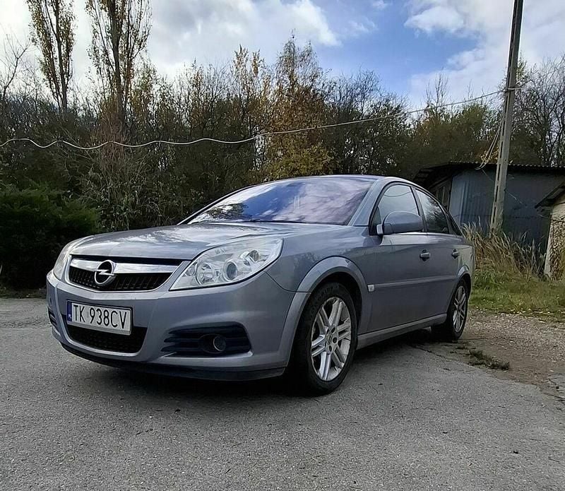 Srebrny Używany 2006 Opel Vectra Hatchback | 13 700 zł (Drogi) - Obraz 1/4