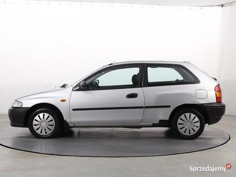 Używany Mazda 323 2000 Srebrny Hatchback