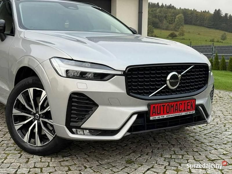 Złoty (metalik) Używany 2022 Volvo XC60 R-Design SUV | 142 900 zł (Dość drogi) - Obraz 1/4