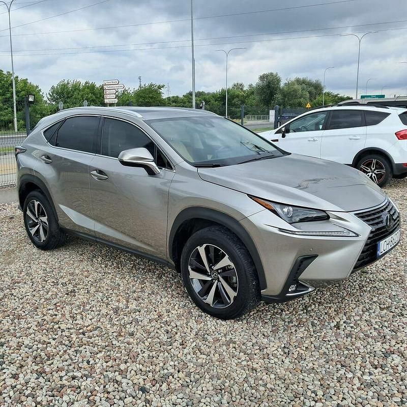 Srebrny Używany 2021 Lexus NX300 SUV | 140 000 zł - Obraz 1/4