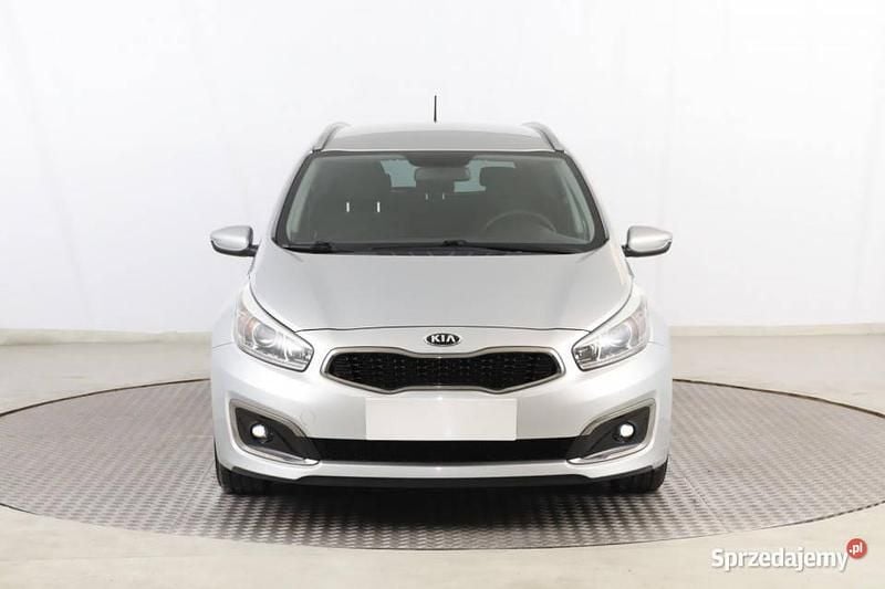 Używany Kia Ceed 135 KM (99 kW) 2015 Srebrny Hatchback