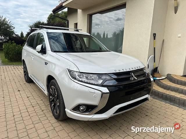 Używany 2017 Mitsubishi Outlander P-HEV | 58 900 zł (Dobra cena) - Obraz 1/4