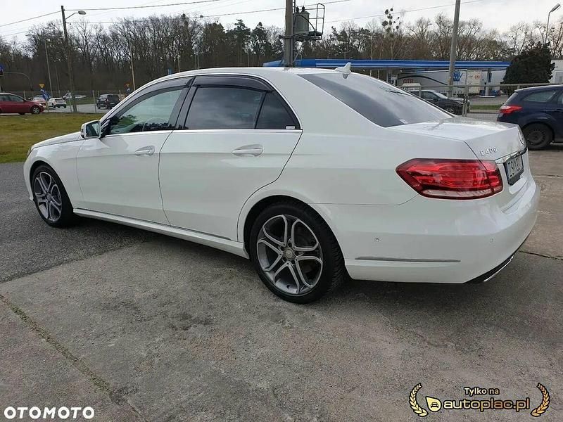 Używany Mercedes E400 2013 Biały Sedan/Limuzyna