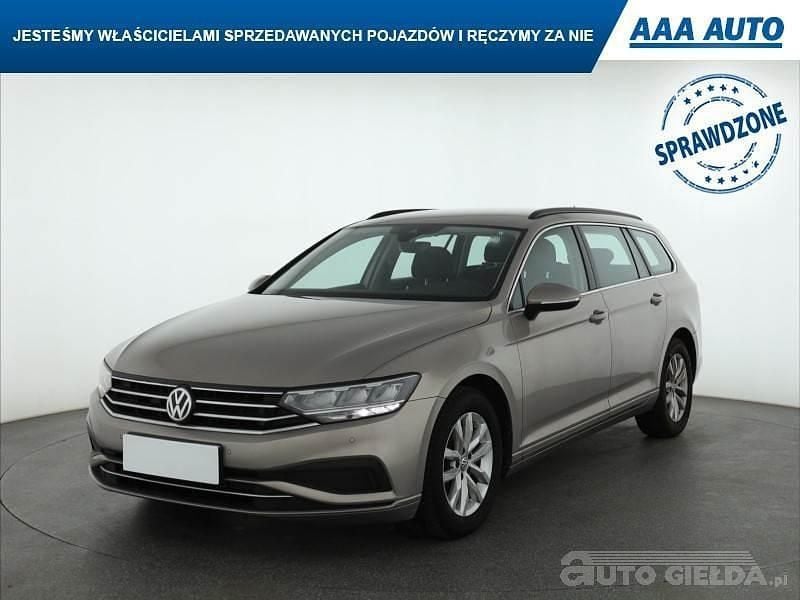 Używany VW Passat 2019 Beżowy