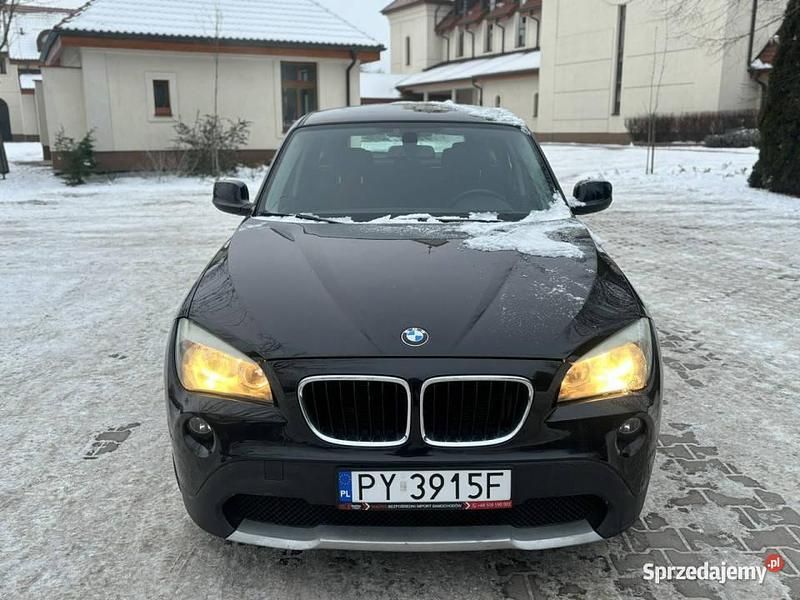Czarny Używany 2011 BMW X1 SUV | 25 300 zł (Uczciwa cena) - Obraz 1/4