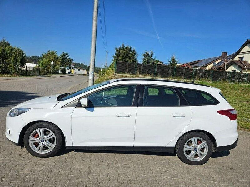Używany Ford Focus 100 KM (73 kW) 2013 Biały (metalik) Kombi