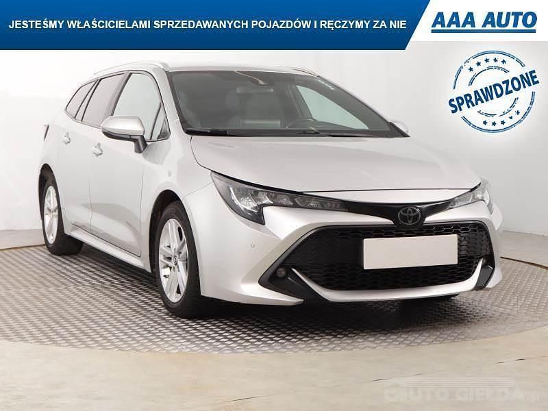 Używany Toyota Corolla 116 KM (85 kW) 2019 Srebrny