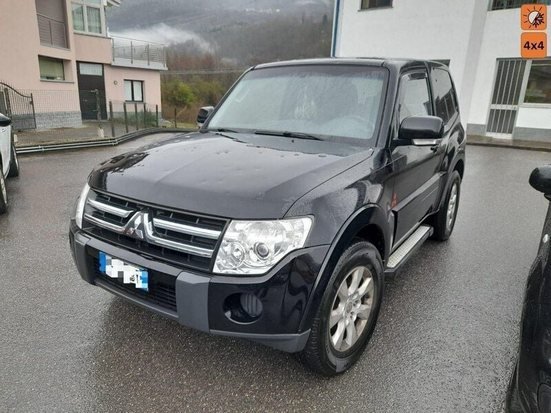 Czarny Używany 2011 Mitsubishi Pajero SUV | 55 700 zł - Obraz 1/4