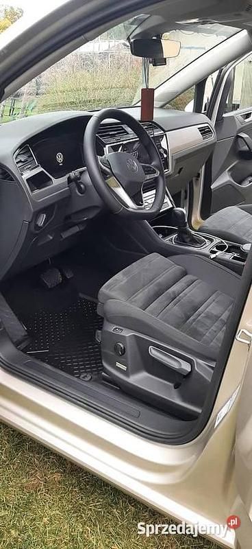 Używany 2024 VW Touran Minivan | 133 000 zł - Obraz 1/2