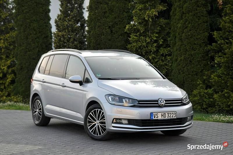 Szary (metalik, perła) Używany 2016 VW Touran Minivan | 45 900 zł (Uczciwa cena) - Obraz 1/4