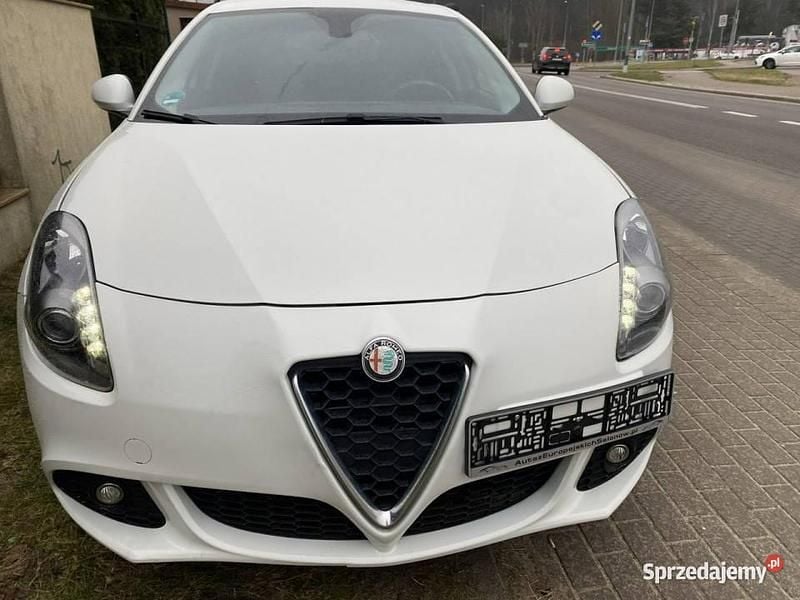 Biały Używany 2011 Alfa Romeo Giulietta Hatchback | 9900 zł - Obraz 1/4