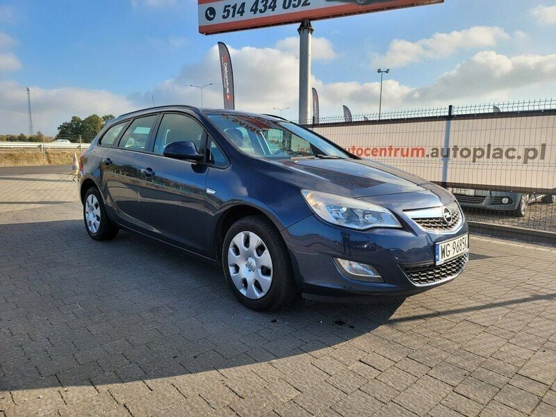 Inny kolor Używany 2011 Opel Astra Sedan/Limuzyna | 18 800 zł (Uczciwa cena) - Obraz 1/4