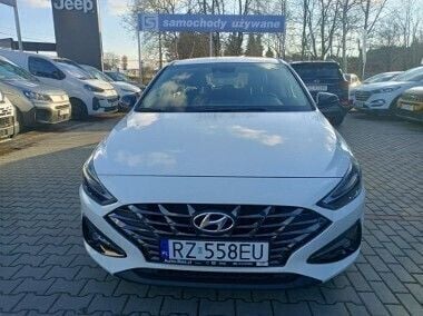 Biały Używany 2023 Hyundai i30 Hatchback | 79 500 zł (Uczciwa cena) - Obraz 1/4