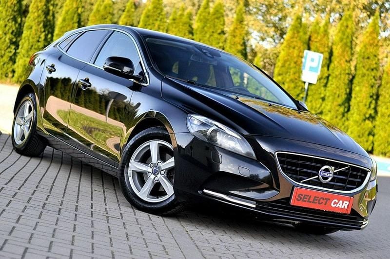 Czarny (metalik) Używany 2015 Volvo V40 Kombi | 35 900 zł (Uczciwa cena) - Obraz 1/4