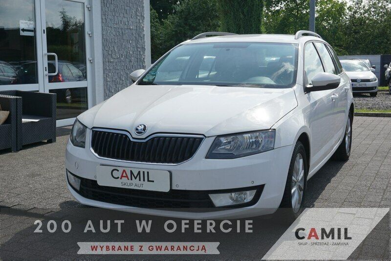 Biały Używany 2015 Skoda Octavia Kombi | 29 600 zł - Obraz 1/3