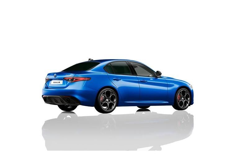 Nowe Alfa Romeo Giulia Veloce 280 KM (205 kW) 2025 Lakier metalizowany czarny  volcano black Sedan/Limuzyna