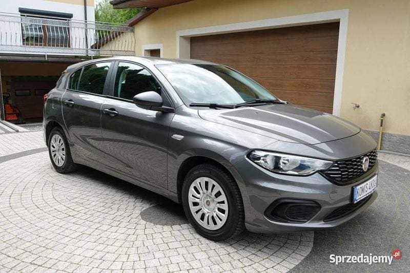 Szary Używany 2016 Fiat Tipo Hatchback | 30 900 zł (Uczciwa cena) - Obraz 1/4