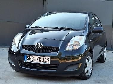 Czarny Używany 2010 Toyota Yaris Hatchback | 23 900 zł (Dość drogi) - Obraz 1/4