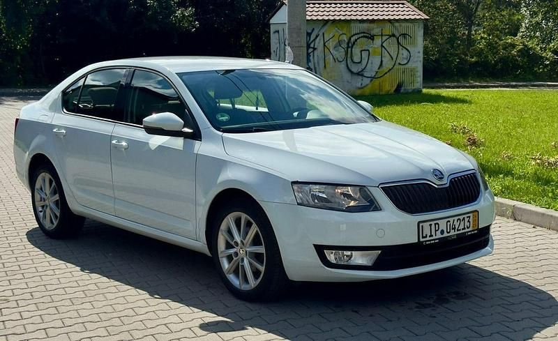 Używany Skoda Octavia Sport 105 KM (77 kW) 2014 Biały Sedan/Limuzyna