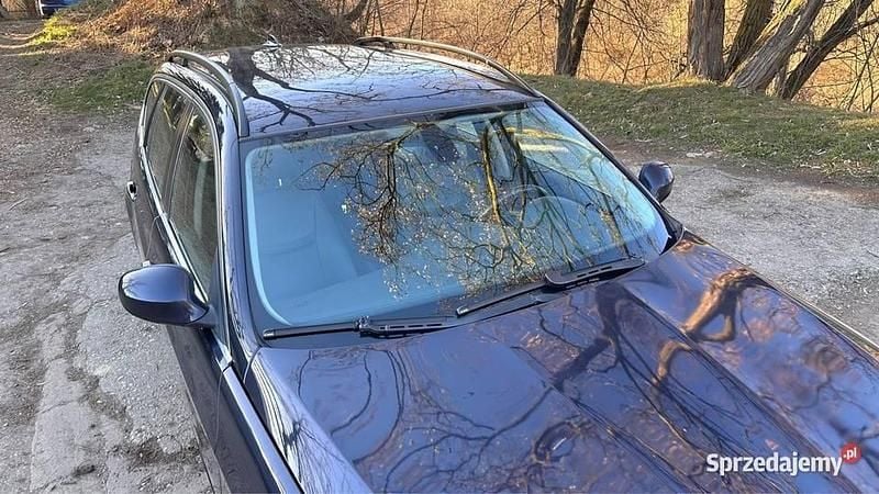 Granatowy Używany 2009 BMW 320 Kombi | 25 000 zł - Obraz 1/4
