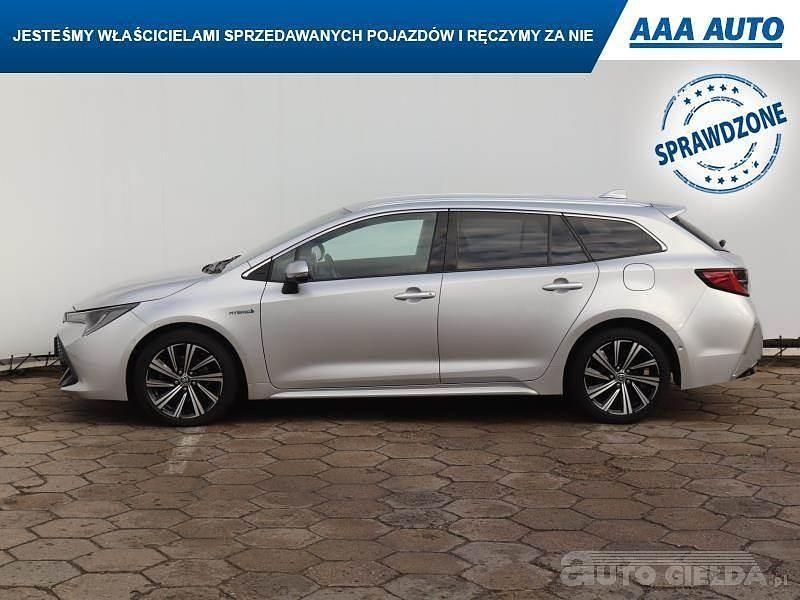 Używany Toyota Corolla 180 KM (132 kW) 2021 Srebrny