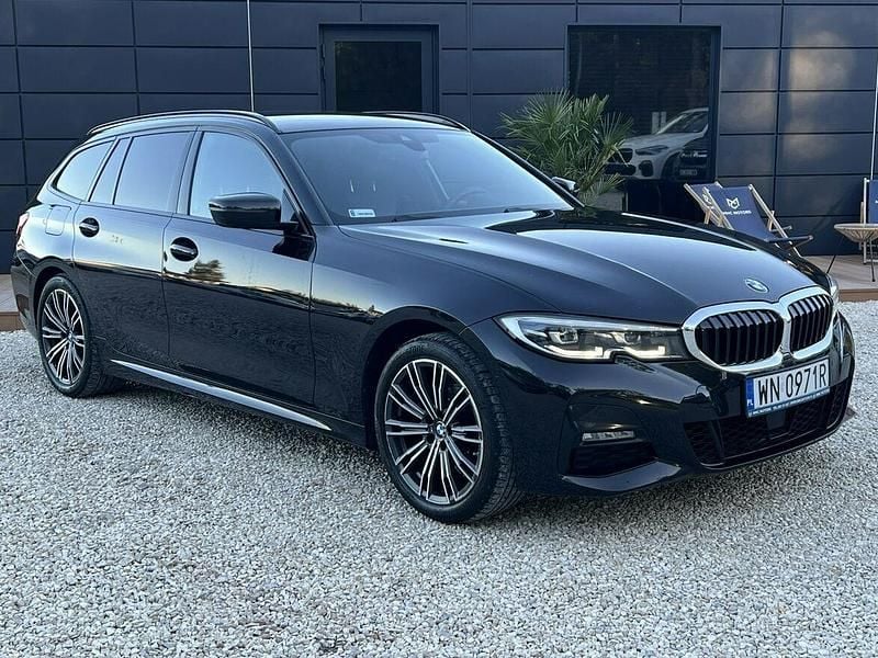 Czarny Używany 2022 BMW 318 M Sport Kombi | 123 800 zł (Drogi) - Obraz 1/3
