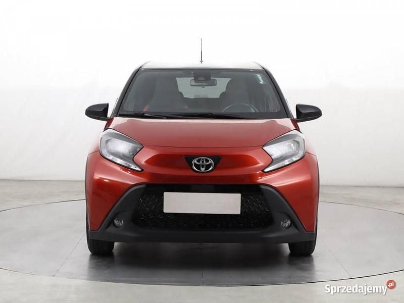 Bordowy Używany 2022 Toyota Aygo Hatchback | 57 999 zł (Dość drogi) - Obraz 1/4