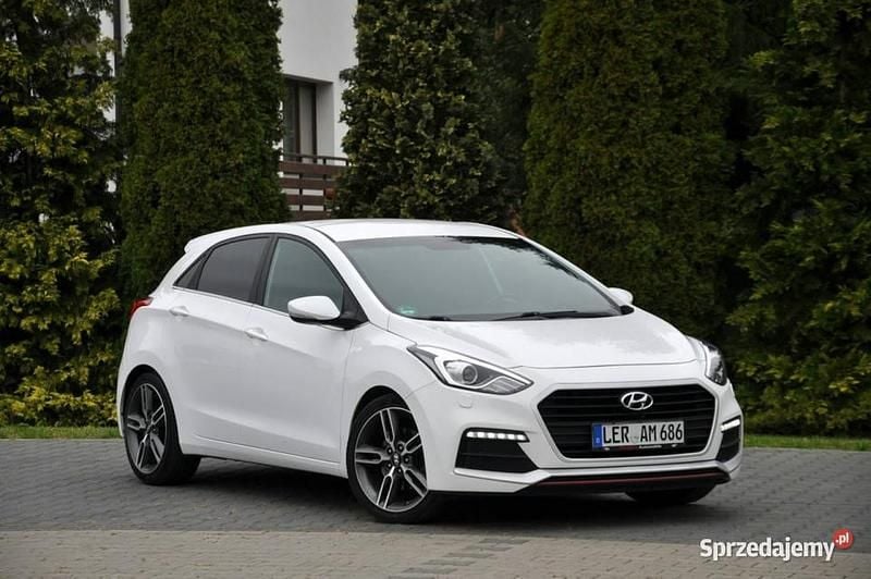 Biały Używany 2015 Hyundai i30 Turbo Hatchback | 39 900 zł - Obraz 1/4