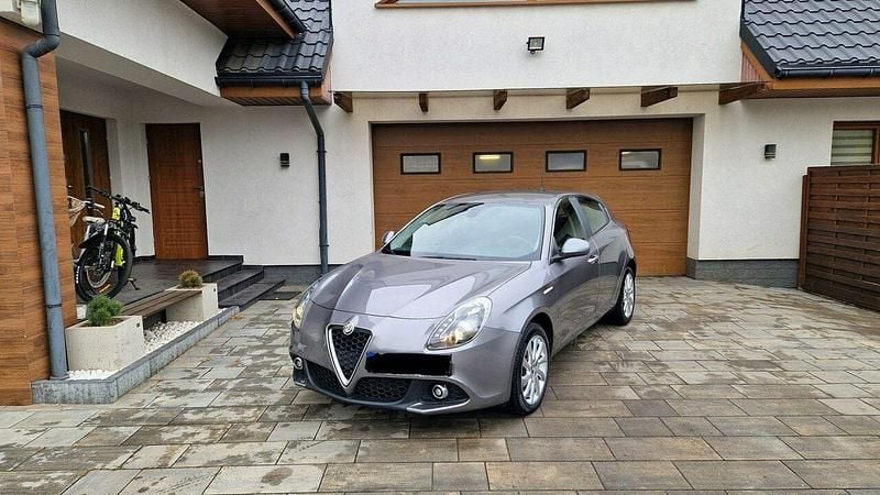 Szary Używany 2018 Alfa Romeo Giulietta Hatchback | 44 900 zł (Drogi) - Obraz 1/4