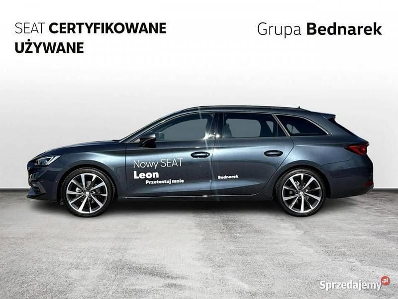 Używany Seat Leon 2024 Granatowy Kombi