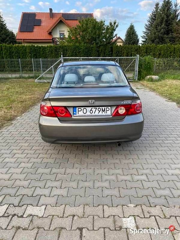 Używany Honda City 2007 Srebrny Sedan/Limuzyna