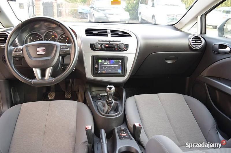 Srebrny Używany 2011 Seat Leon Hatchback | 22 950 zł (Uczciwa cena) - Obraz 1/3