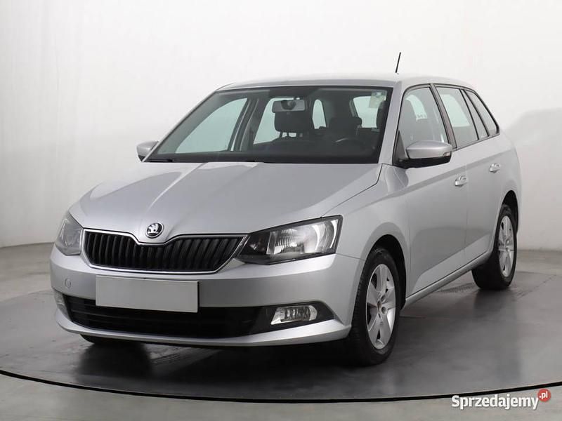 Używany Skoda Fabia 2017 Srebrny Kombi