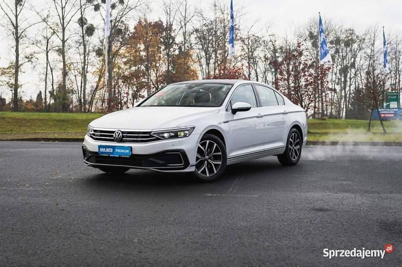 Biały Używany 2021 VW Passat GTE Sedan/Limuzyna | 109 999 zł - Obraz 1/4