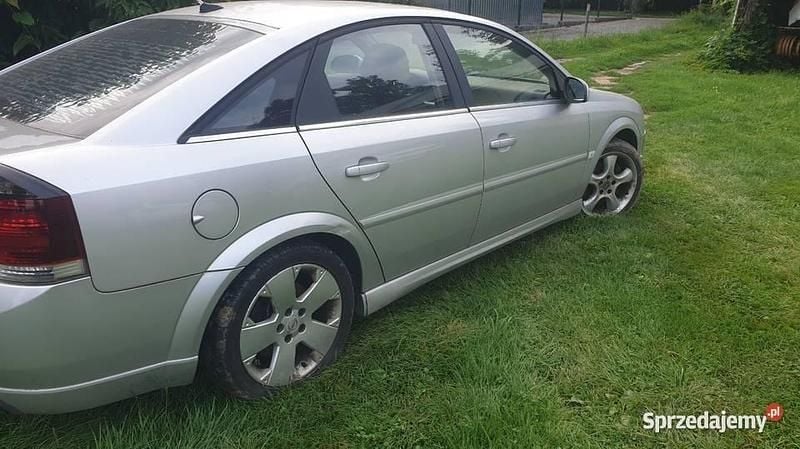 Srebrny Używany 2004 Opel Vectra GTS Coupe | 3200 zł - Obraz 1/4