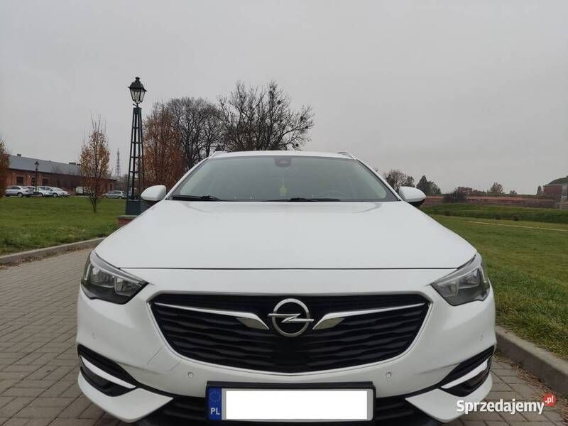 Biały Używany 2018 Opel Insignia Kombi | 39 900 zł (Uczciwa cena) - Obraz 1/4