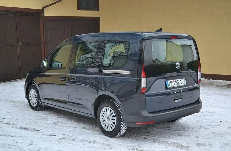 Używany VW Caddy 102 KM (75 kW) 2022 Niebieski Minivan