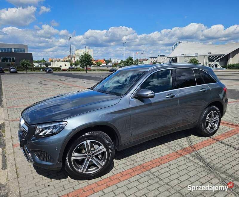 Szary Używany 2019 Mercedes GLC300 SUV | 143 000 zł (Drogi) - Obraz 1/4