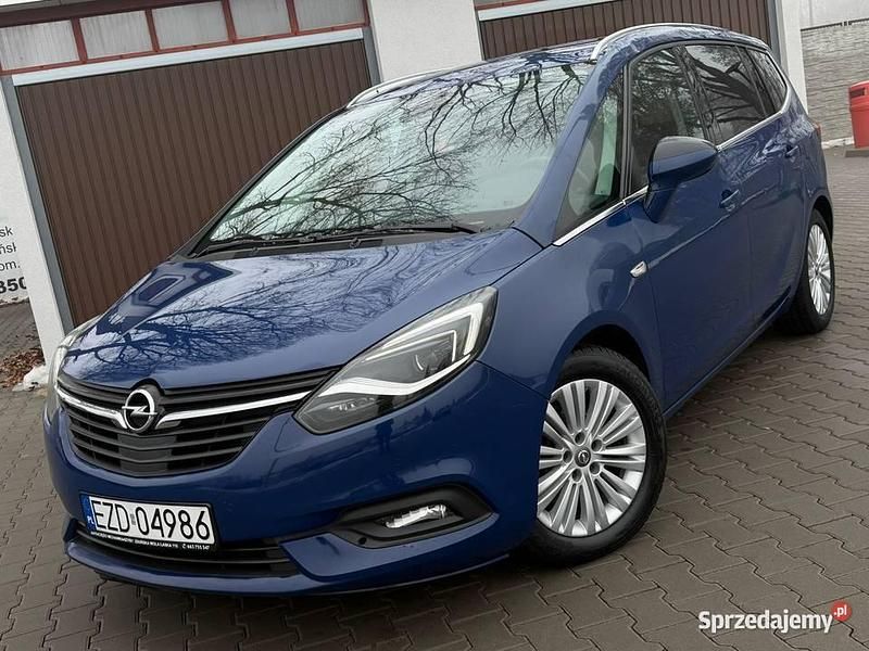 Używany Opel Zafira Cosmo 2018 Minivan
