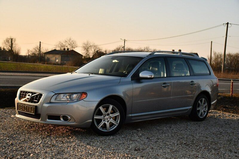 Używany Volvo V70 203 KM (149 kW) 2010 Szary (metalik, perła) Kombi
