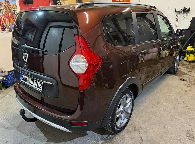 Używany Dacia Lodgy Stepway 102 KM (75 kW) 2017 Brązowobeżowy Minivan
