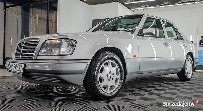 Srebrny Używany 1994 Mercedes E320 Sedan/Limuzyna | 99 900 zł - Obraz 1/4
