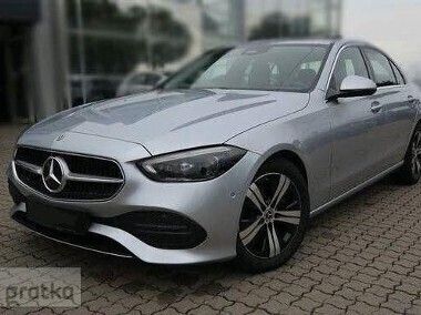 Używany Mercedes A180 170 KM (125 kW) 2022 Srebrny Sedan/Limuzyna