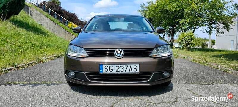 Brązowy Używany 2011 VW Jetta Highline Sedan/Limuzyna | 33 500 zł (Uczciwa cena) - Obraz 1/4