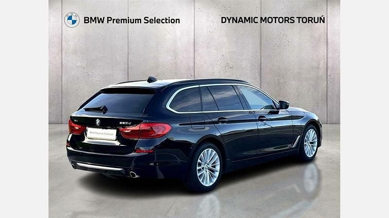 Używany BMW 520 Luxury Line 190 KM (139 kW) 2019 Black 2 Kombi