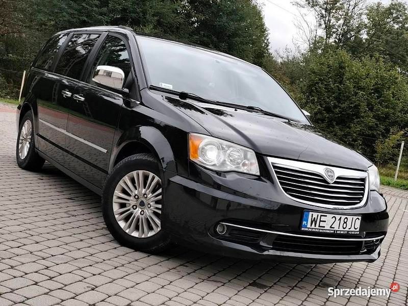 Czarny Używany 2014 Lancia Voyager Minivan | 48 000 zł - Obraz 1/4