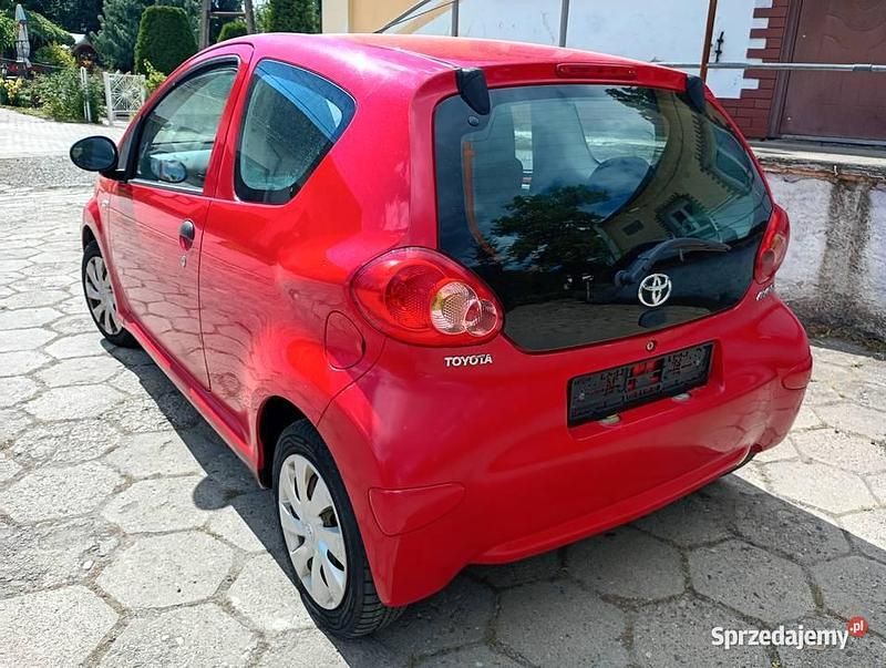 Używany Toyota Aygo 68 KM (50 kW) 2009 Czerwony Hatchback