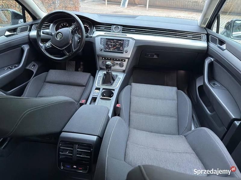 Czarny Używany 2016 VW Passat Sedan/Limuzyna | 56 900 zł (Dość drogi) - Obraz 1/4