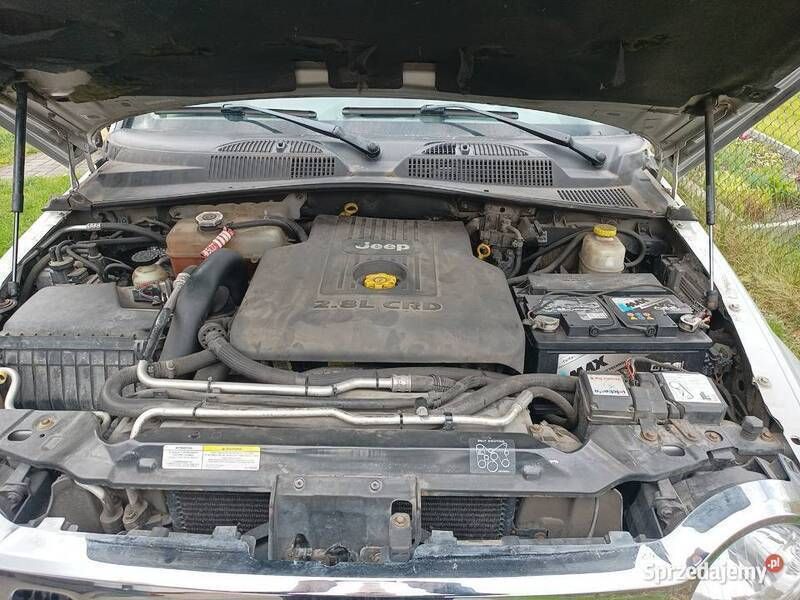 Srebrny Używany 2005 Jeep Cherokee SUV | 27 999 zł (Uczciwa cena) - Obraz 1/4